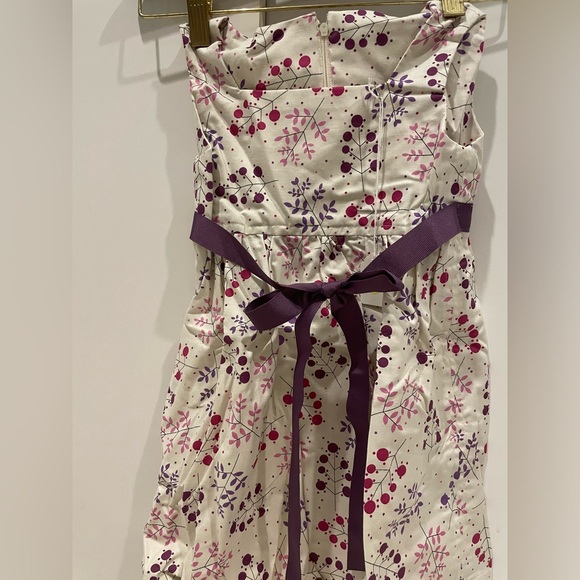 NWT Little Girl’s Zip-up Tailored White Dress with Plum-berries and Mulberries - Picture 5 of 5